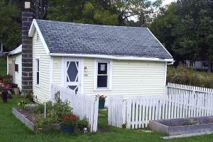 This is not Caroline's house. Do not try and come visit her here. 